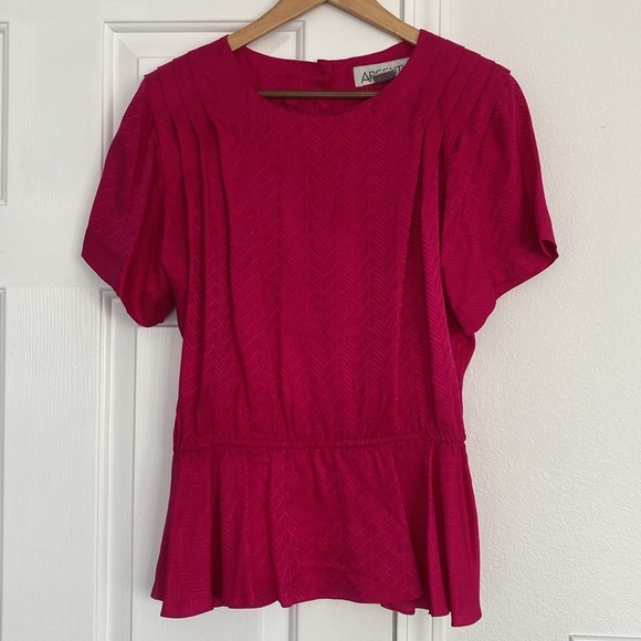 Argenti Tops - Apostrophe Fuchsia Short-Sleeve Peplum Top